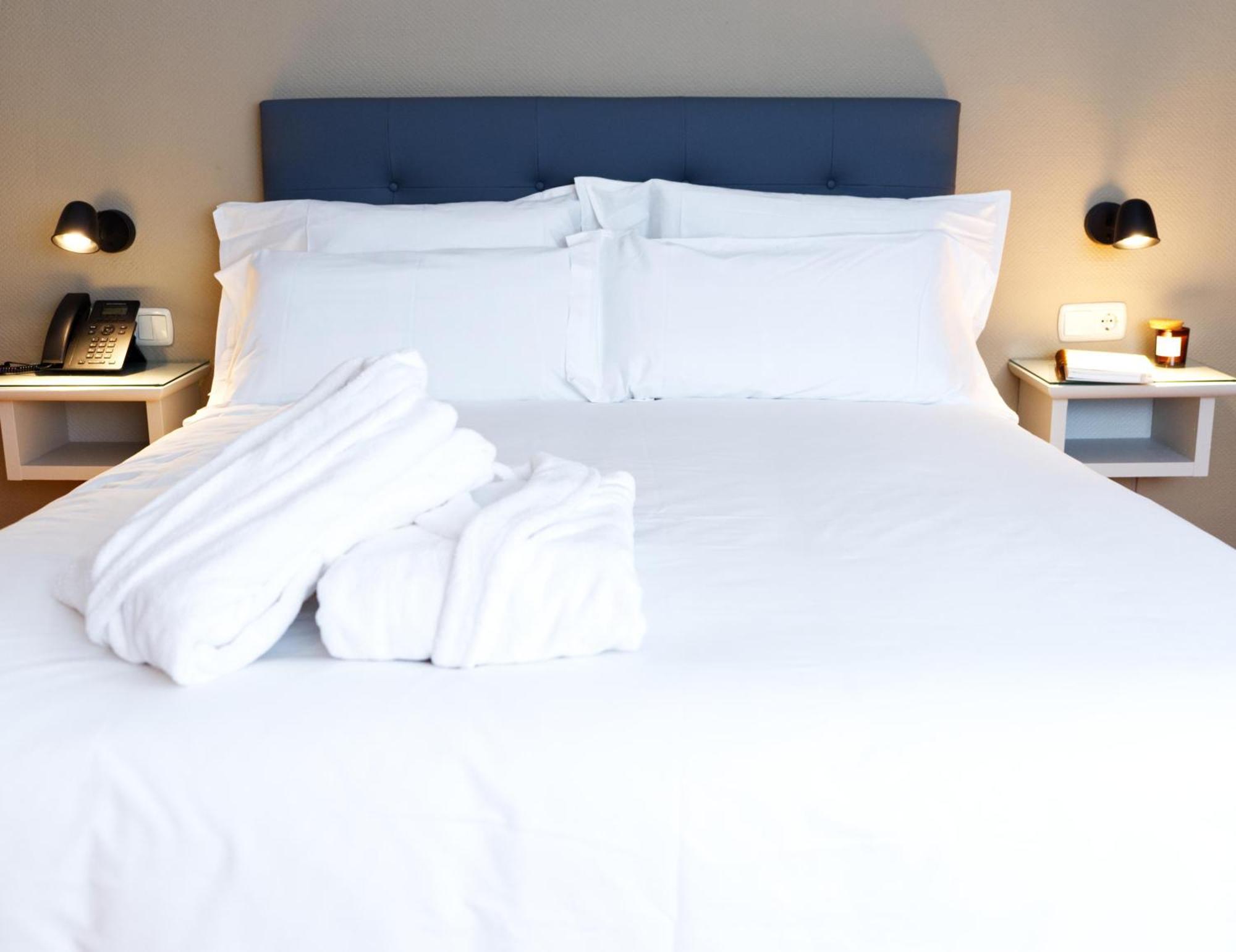 Hotel Ciudad Del Sol Ecija Bagian luar foto