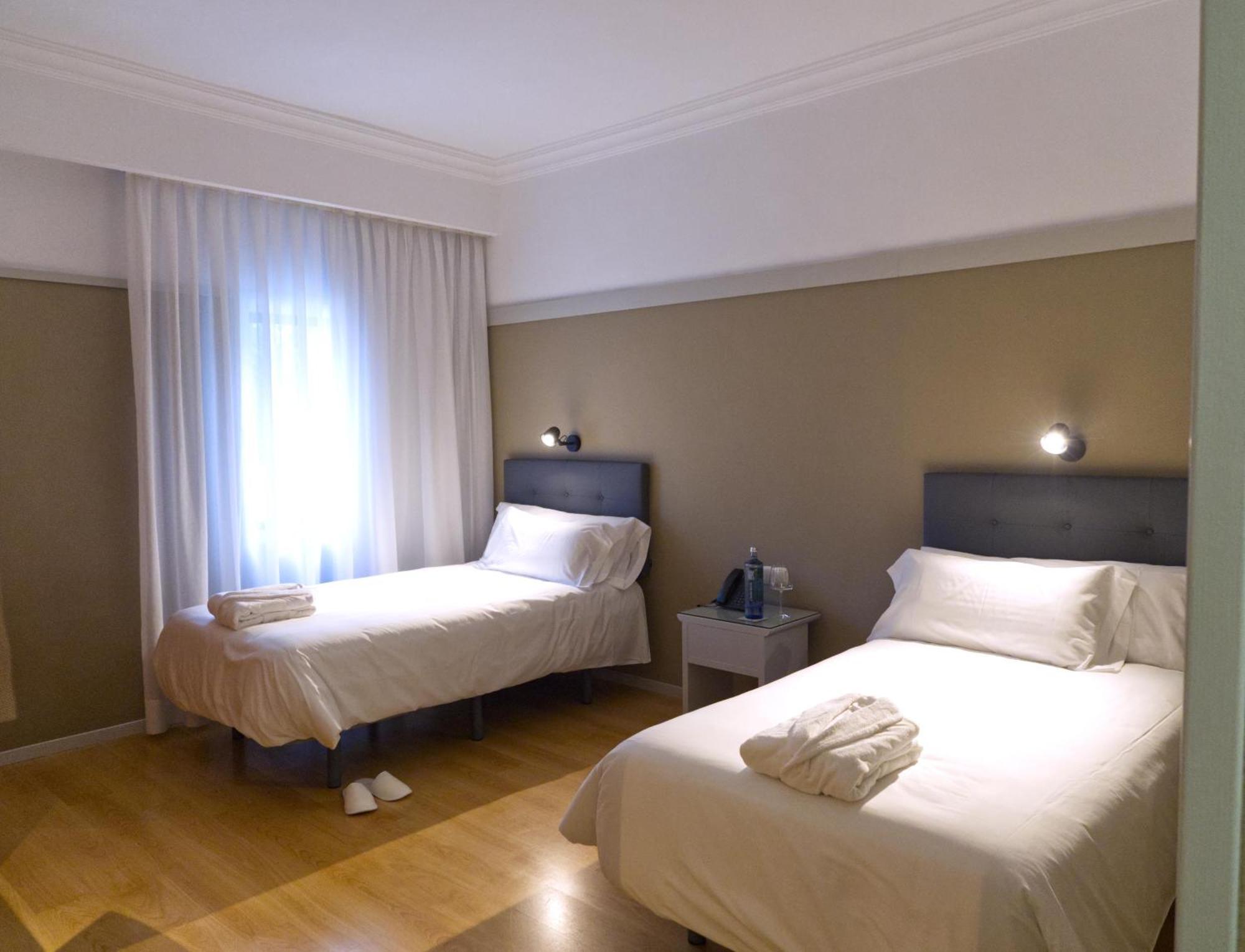 Hotel Ciudad Del Sol Ecija Bagian luar foto