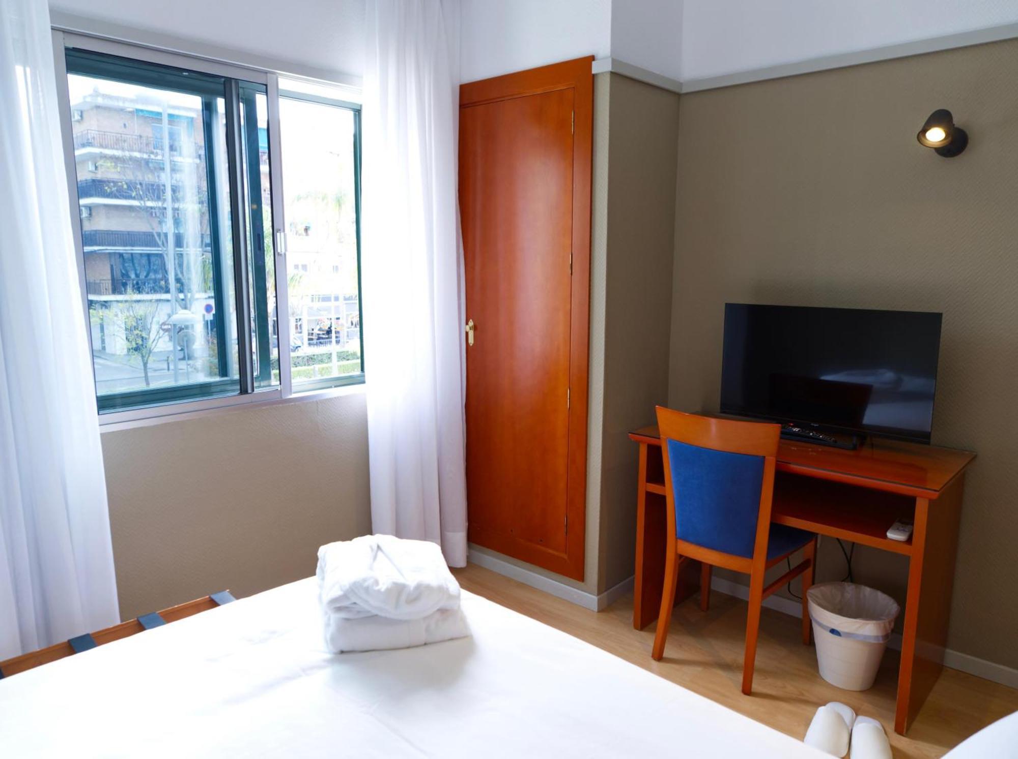 Hotel Ciudad Del Sol Ecija Bagian luar foto