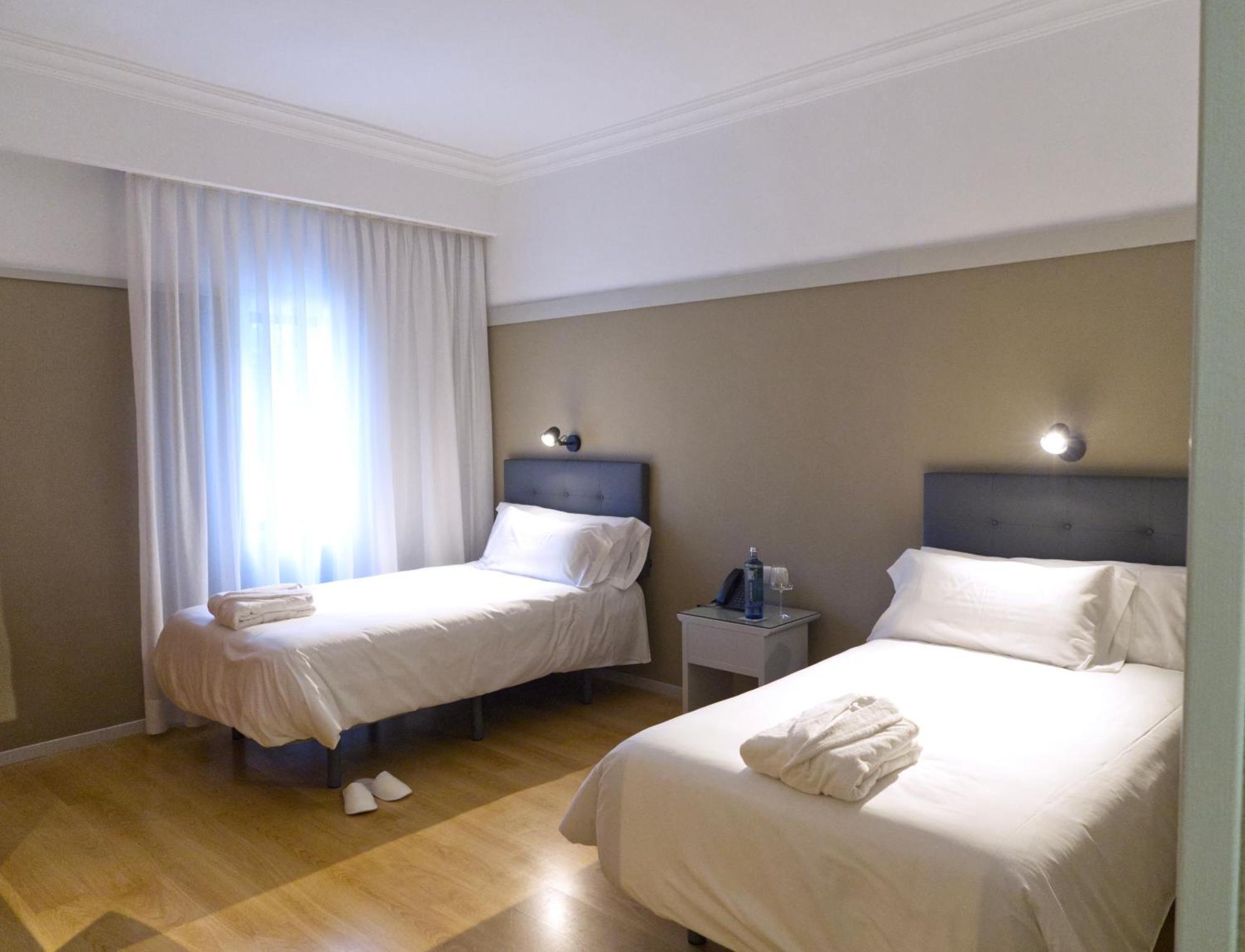 Hotel Ciudad Del Sol Ecija Bagian luar foto